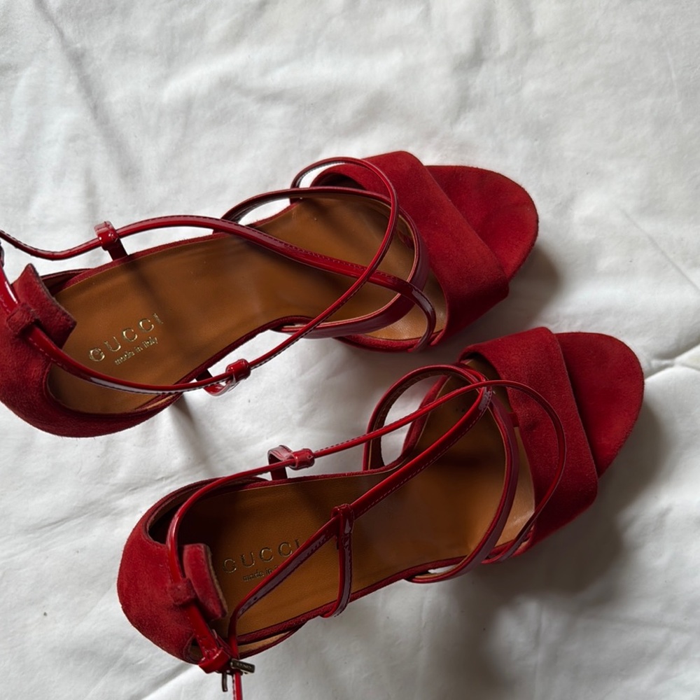 Gucci Red Strappy Sandals Elegant Suede